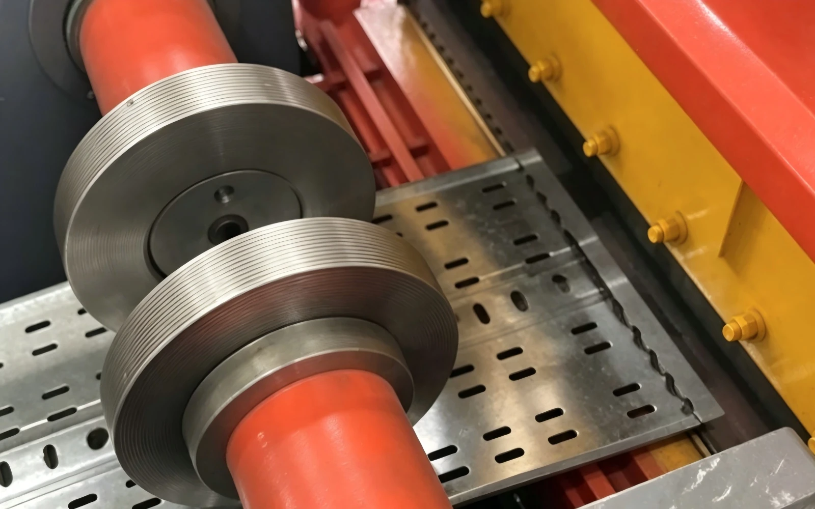 Punching holes device Punching holes device